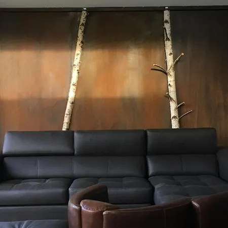 Chic Retreat Near & Fens, Cleaning Included بيت للعطل وايمس