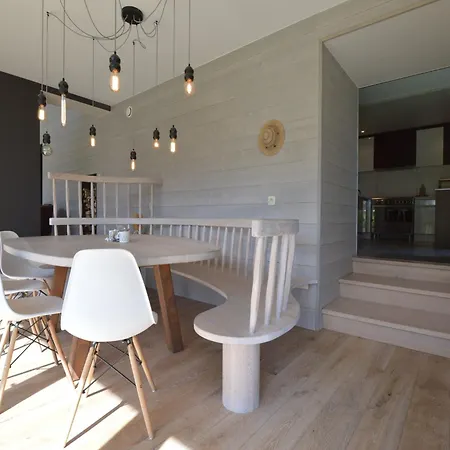 Chic Retreat Near & Fens, Cleaning Included *