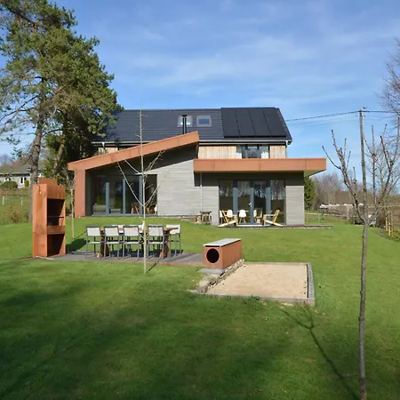 Chic Retreat Near & Fens, Cleaning Included * وايمس